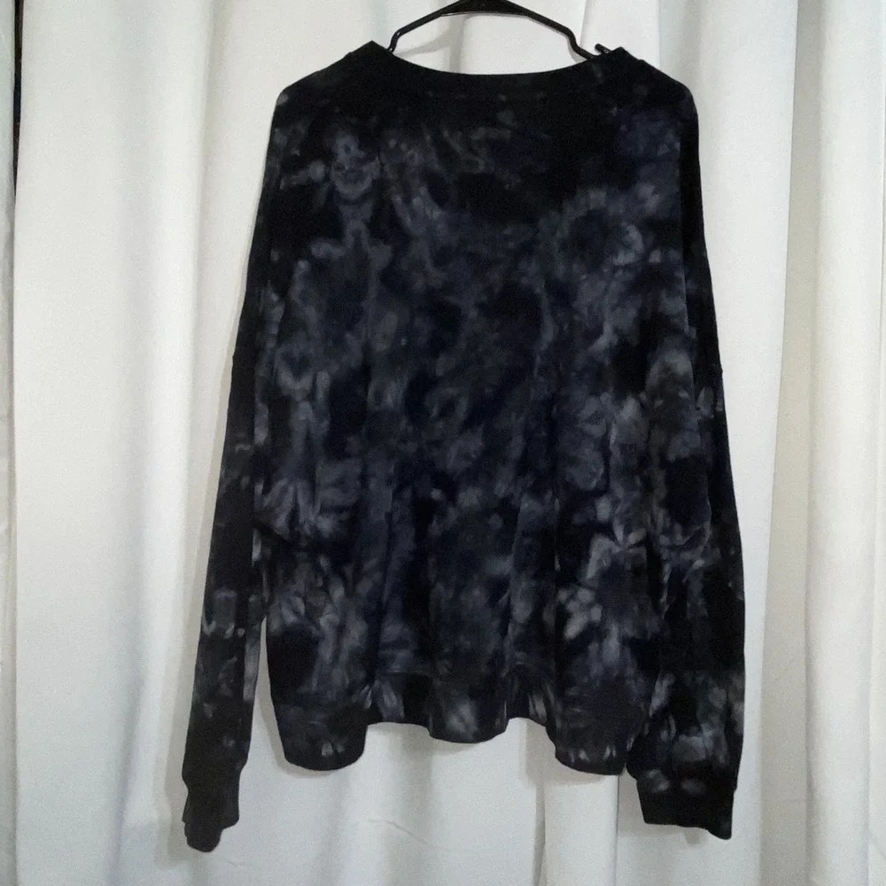 Disney Aulani Sweater Womens XL Black Tie‎ Dye Flowers Pullover Resort Hawaii